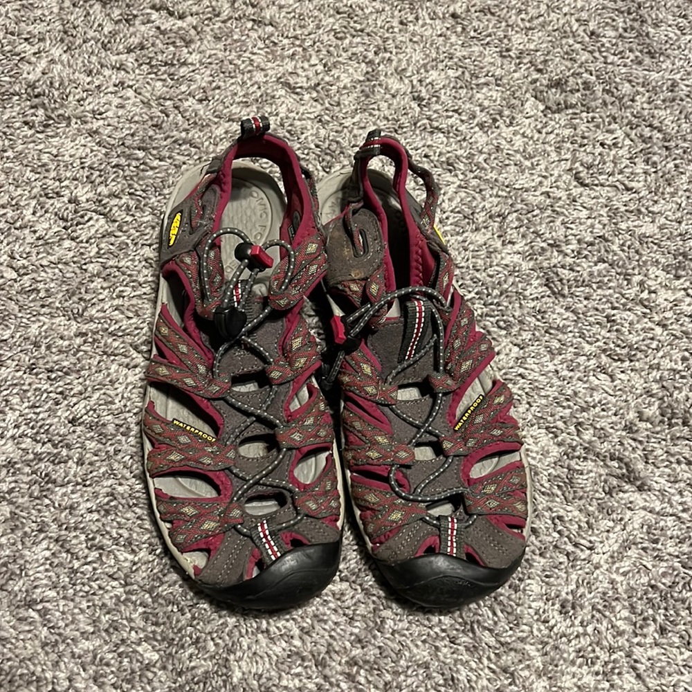 Woman’s waterproof keens! Good condition!
